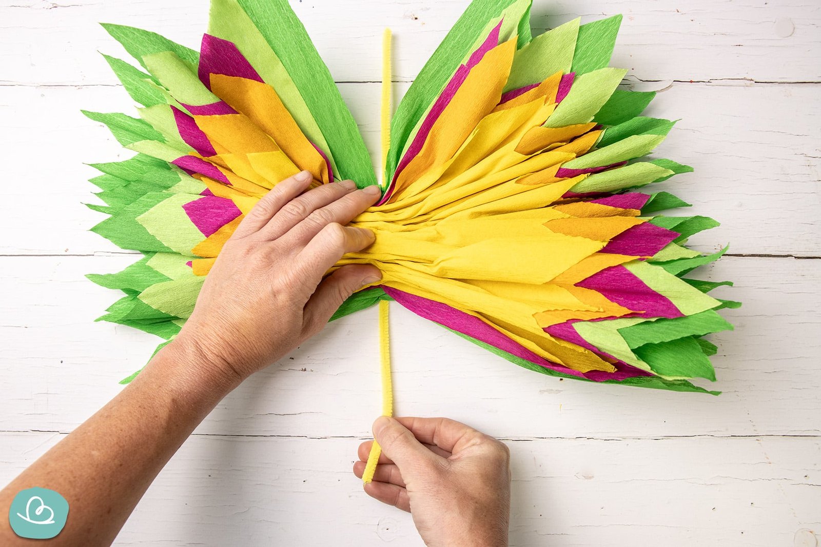 Große Blumen Aus Krepppapier Basteln | Diy Anleitung - Wunderbunt.de with regard to Blume Aus Krepp